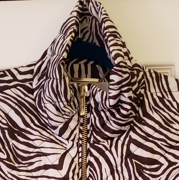 MK Michael Zebra Kors Packable Puffer Vest w/bag - Picture 6 of 8